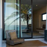 Deluxe Oceanfront king size bed with plunge pool and terrace