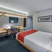 Standard Room with One Queen Bed