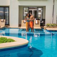 Ziva Swim Up Master King - Adults Only