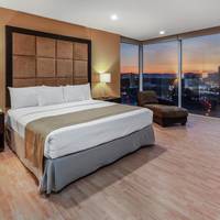 Governor King Suite with Two Double Beds and City/Mountain View - Non-Smoking