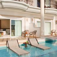 Junior Suite Swim-Up Oceanfront - 1 King Bed