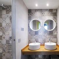 Bed in 6-Bed Female Dormitory Room with Private Bathroom