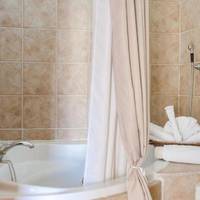 Deluxe Suite with Spa Bath