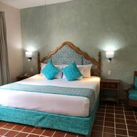 Junior Queen Suite