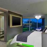 Fantastic, 1 Bedroom Suite, 1 King, City view, Corner room