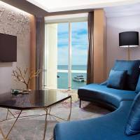 One-Bedroom Suite - Club Lounge Access
