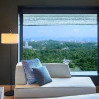 Executive Double Room with Lake View and Access to Executive Lounge