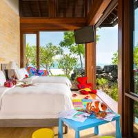 Deluxe Family Beach Villa with Plunge Pool king bed