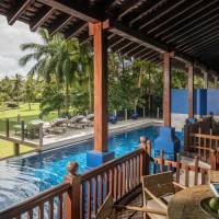 Three Bedroom Family Garden Villa with Pool king bed & four twins