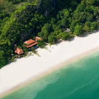 Two Bedroom Royal Villa with Pool king bed & two twins