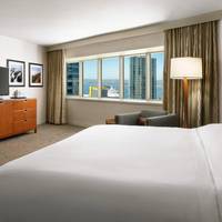 Deluxe Guest Room, 1 King, City View
