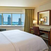 Deluxe Guest Room, 1 Queen, Bay View, Hearing Accessible