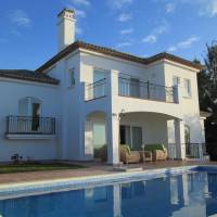 Four-Bedroom Villa with Private Pool (8 People)