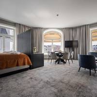 Junior Suite with Landmark View