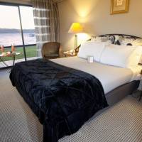 Standard Queen Room with Lake View