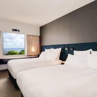 Double Room with Two Double Beds and Lake View