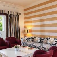 Three-Bedroom Apartment (1 King & 2 Twin bedrooms)