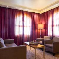 Suite with Lounge Access