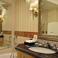 Grand King Room