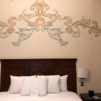 Deluxe Colonial Room