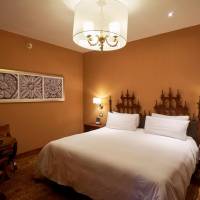 Colonial King Suite - Non-Smoking