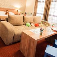 Family Room (2 Adults + 2 Children)
