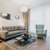 Deluxe One-Bedroom Apartment