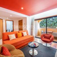 Standard One-Bedroom Apartment with Pool Side