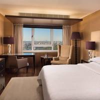 Club Queen Room