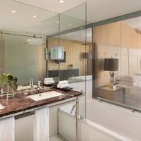 Executive Suite, Club lounge access, 1 Queen, Skyline view