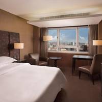 Premium Deluxe, Guest room, 1 Queen, City view, High floor