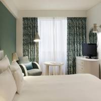 Deluxe One-Bedroom Apartment