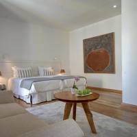 Luxury Twin Suite with Side Castle View