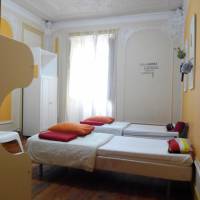 Family Room with Shared Bathroom (4 Adults)