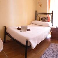 Single Room with Shared Bathroom