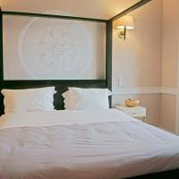 Superior One-Bedroom Apartment
