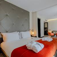 Suite with Street View