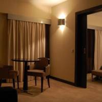 Room #3907770
