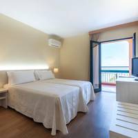Club Twin Room with Garden View 