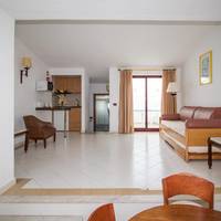 One-Bedroom Apartment (3 Adults)