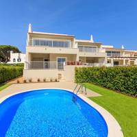 Deluxe Three-Bedroom Townhouse with Pool 