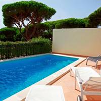 Superior Three-Bedroom Townhouse with Pool