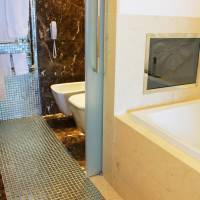 Grand Deluxe King Suite with Pool View