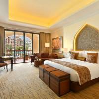 Deluxe Room Pool View