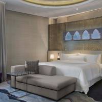 Senior Suite with access to Executive Club Lounge