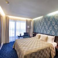 Junior Suite with Lateral Sea View
