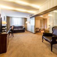 1 King Bed Non Smoking Suite