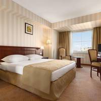 Deluxe Room with Queen Bed - Non-Smoking