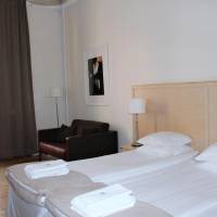 Twin Room with Shared Bathroom in Corridor