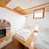 Basic Triple Room with Shared Bathroom